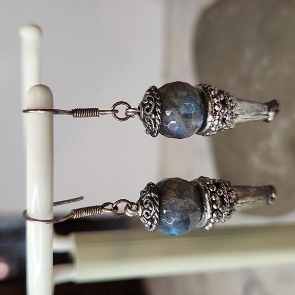 Labradorite | Drop Dangle | Silver Earrings - Picture 2 of 3